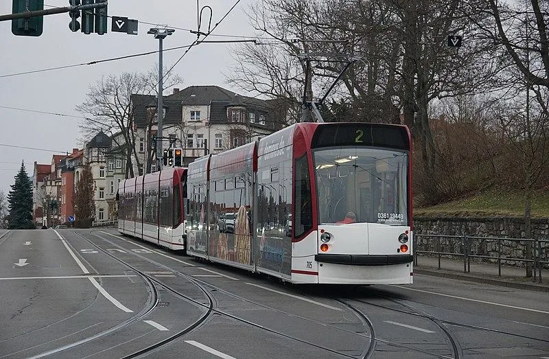 Straßenbahn in Erfurt in Doppeltraktion, Combino