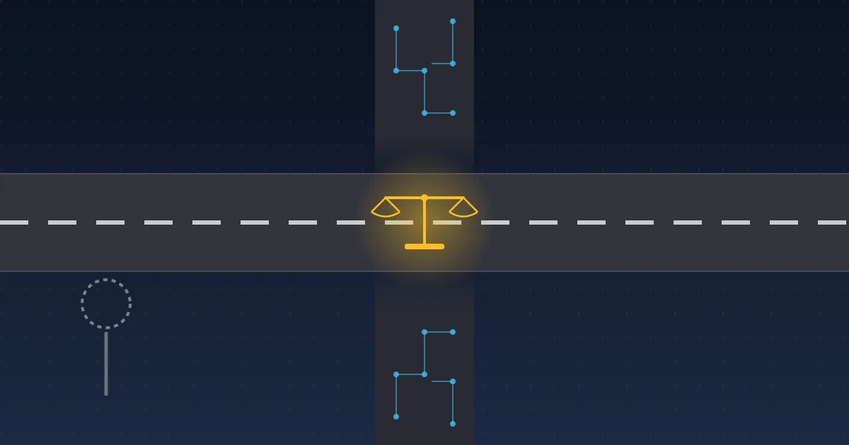 Stilisierte Kreuzung ohne Verkehrsschild: Eine Fahrbahn verläuft durchgehend, die andere löst sich zur Mitte hin in ein digitales Schaltkreismuster auf. Im Zentrum der Kreuzung schwebt eine goldene Waage als Symbol für menschliches Ermessen.